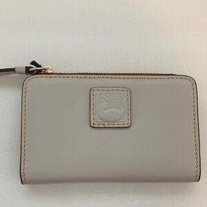 NWT Dooney & Bourke Light Gray Smooth Italian Leather Zip Wallet